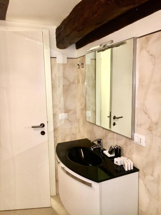 Venice Mirrors Exterior photo