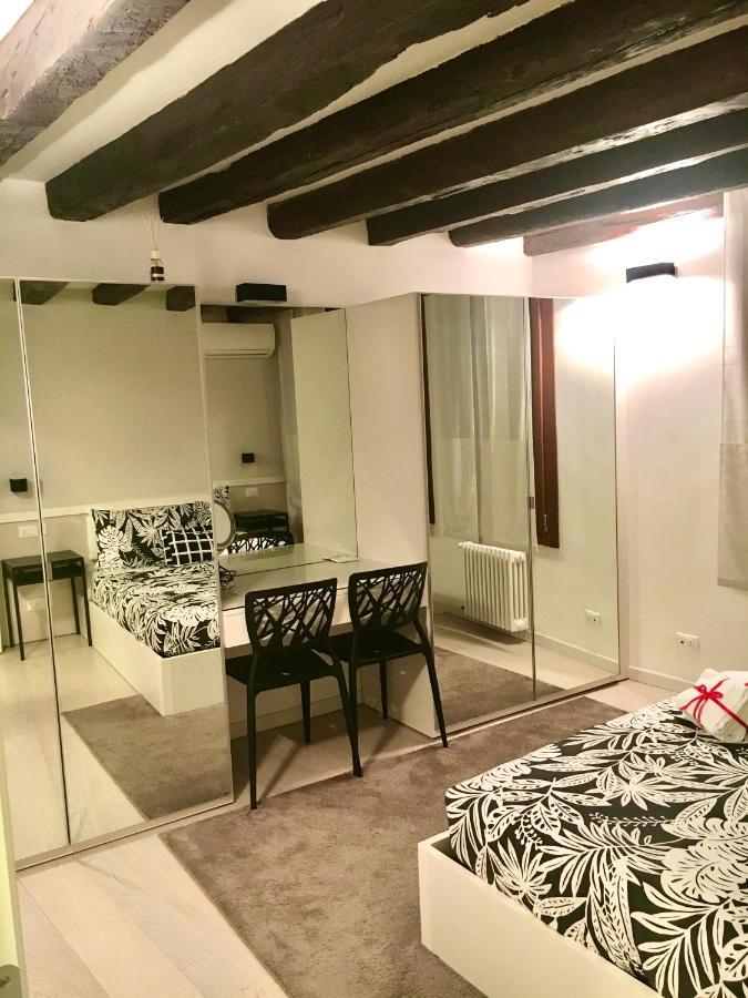 Venice Mirrors Exterior photo
